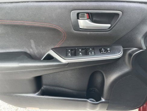 Used 2015 Toyota Camry XLE image 9