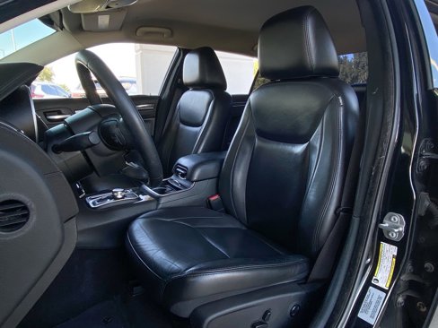 Used 2018 Chrysler 300 Touring L image 22
