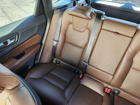 Certified 2023 Volvo XC60 T8 Plus image 13