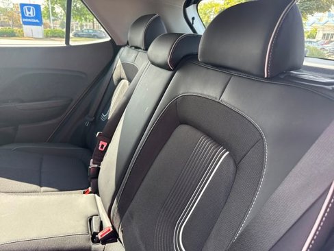Used 2024 Hyundai Venue Limited image 16