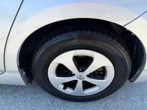 Used 2014 Toyota Prius Five image 27