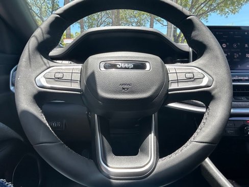 New 2025 Jeep Compass Latitude image 14