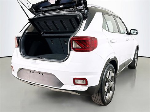 Used 2022 Hyundai Venue Limited image 24