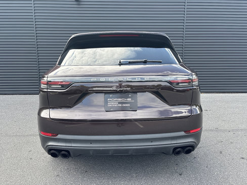 Certified 2022 Porsche Cayenne Platinum Edition image 4