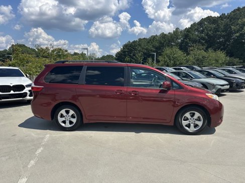 Used 2015 Toyota Sienna LE image 5