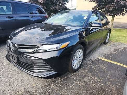 Used 2019 Toyota Camry SE image 1