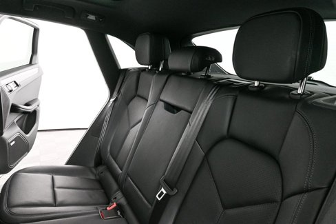 Certified 2025 Porsche Macan image 23