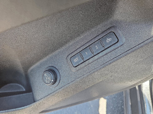 Used 2020 Chevrolet Equinox Premier image 35