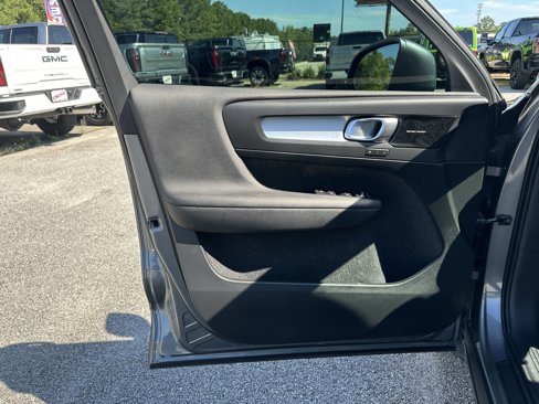 Used 2019 Volvo XC40 T5 Momentum image 10