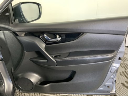 Used 2020 Nissan Rogue Sport SV image 22