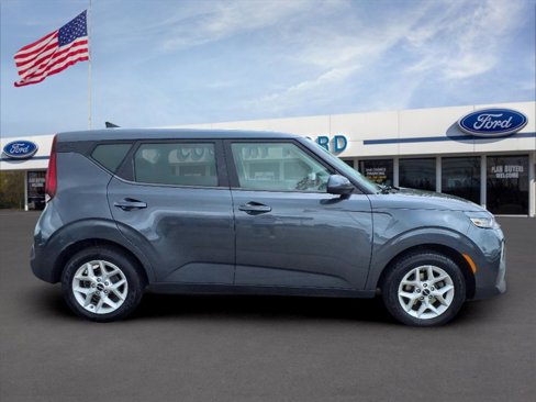 Used 2022 Kia Soul LX w/ Technology Package image 2