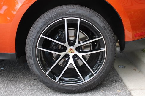 Certified 2024 Porsche Macan image 16