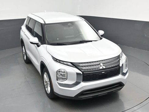 Used 2022 Mitsubishi Outlander ES image 23