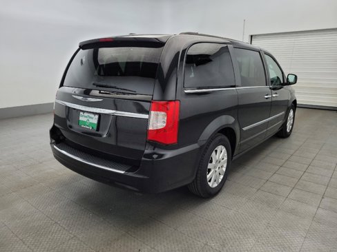 Used 2016 Chrysler Town & Country Touring w/ Driver Convenience Group image 9