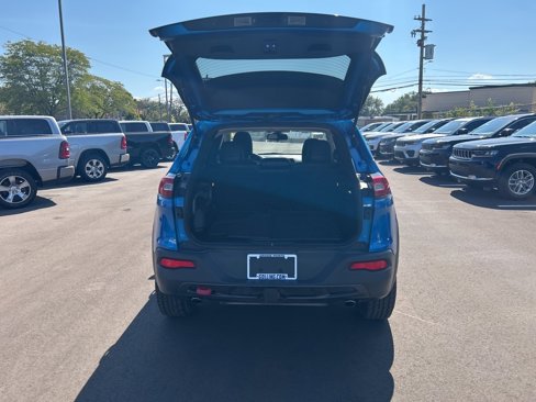 Used 2017 Jeep Cherokee Trailhawk w/ Cold Weather Group image 10