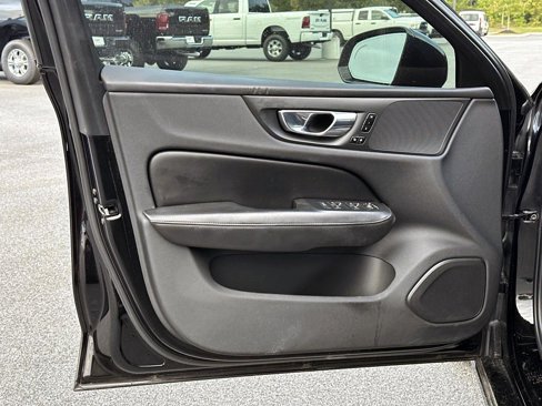 Used 2022 Volvo S60 B5 Momentum image 19