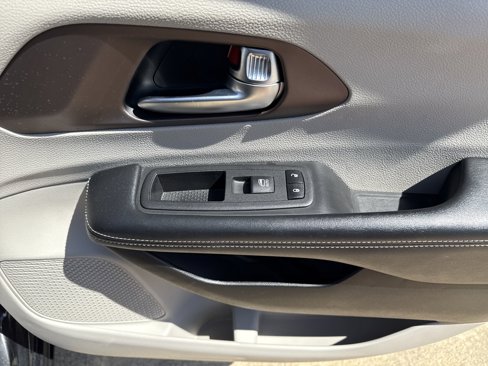 Used 2023 Chrysler Voyager LX image 24