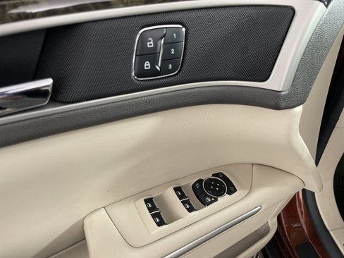 Used 2016 Lincoln MKZ Hybrid image 12