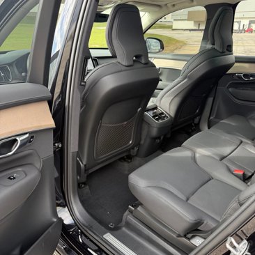 Used 2025 Volvo XC90 B6 Plus image 11