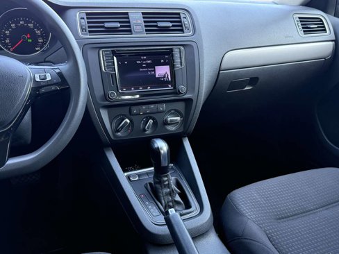 Used 2016 Volkswagen Jetta SE image 15