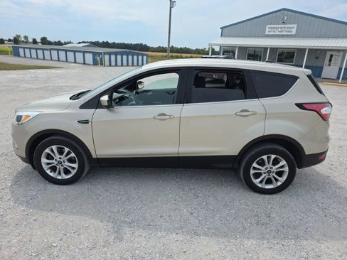 Used 2017 Ford Escape SE image 6
