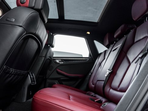 Certified 2023 Porsche Macan image 32