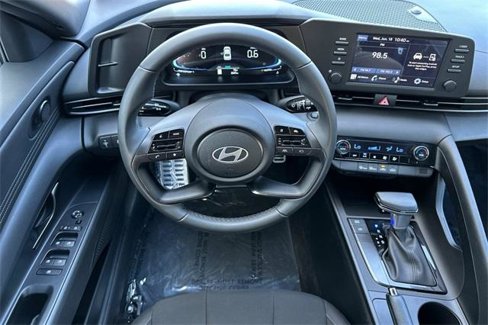 Used 2025 Hyundai Elantra Sport image 15