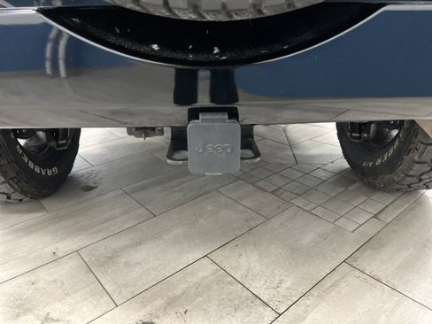 Used 2017 Jeep Wrangler Unlimited Sahara w/ Connectivity Group image 30
