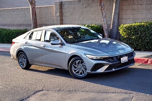Certified 2024 Hyundai Elantra SEL image 3