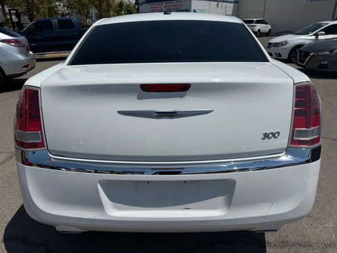 Used 2013 Chrysler 300 w/ Driver Convenience Group image 4