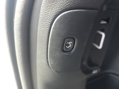 Used 2017 Jeep Cherokee Latitude w/ Comfort/Convenience Group image 12