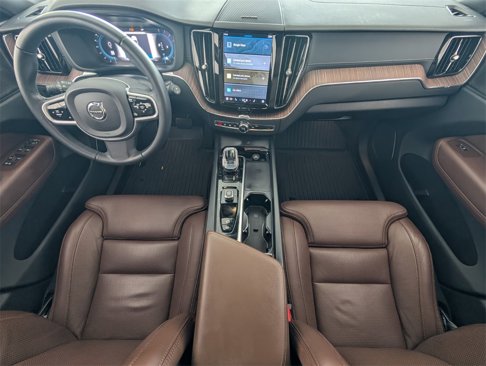 Used 2022 Volvo XC60 B5 Inscription w/ Protection Package Premier image 9