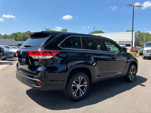 Used 2019 Toyota Highlander LE w/ Phone Cable & Charge Package image 11
