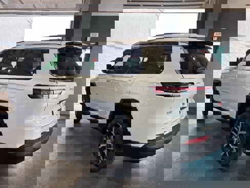 New 2025 Jeep Grand Cherokee L Limited image 3