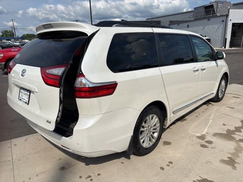 Used 2016 Toyota Sienna L image 8