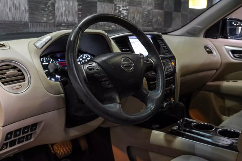 Used 2016 Nissan Pathfinder Platinum w/ Family Entertainment Package image 3