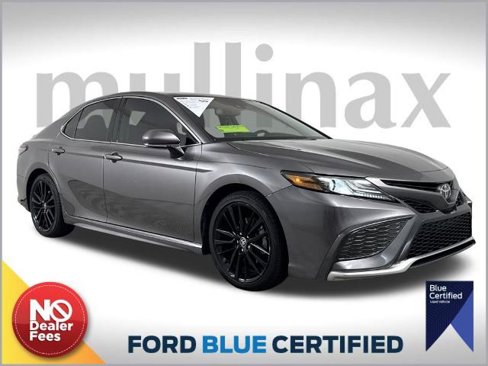 Used 2021 Toyota Camry XSE image 1