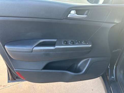 Used 2018 Kia Sportage LX image 13