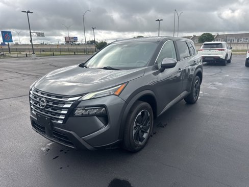 Used 2024 Nissan Rogue SV image 9