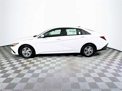 New 2025 Hyundai Elantra SE image 2