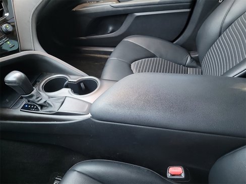 Used 2021 Toyota Camry SE image 25