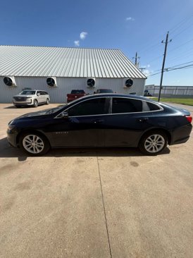 Used 2017 Chevrolet Malibu LT image 3