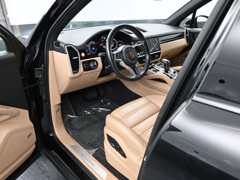 Certified 2023 Porsche Cayenne image 4