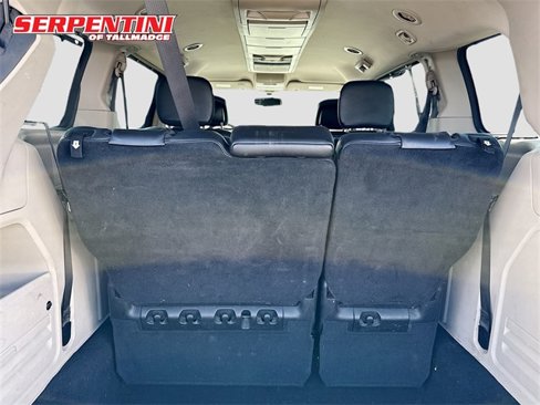 Used 2014 Chrysler Town & Country Touring-L image 28