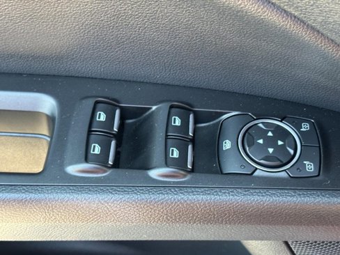 Used 2017 Ford Fusion SE w/ Fusion SE Technology Package image 24