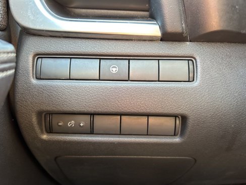 Used 2023 Nissan Rogue SV image 24