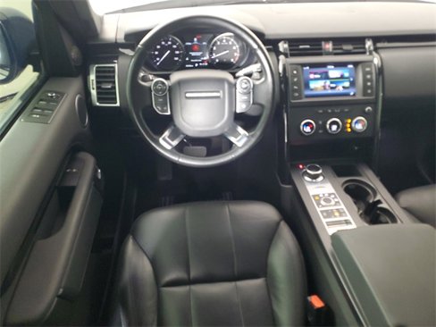 Used 2017 Land Rover Discovery SE image 16