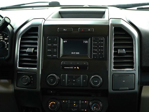 Used 2016 Ford F150 XLT image 14