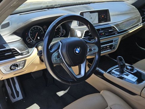 Used 2016 BMW 740i image 33