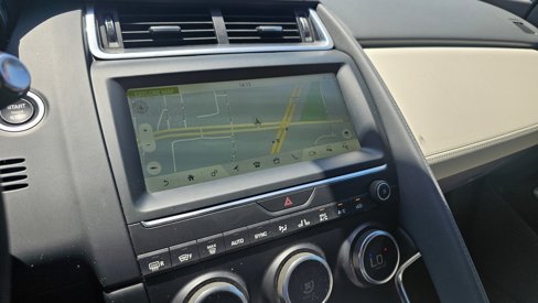 Used 2018 Jaguar E-PACE SE image 39